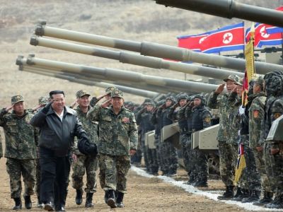 Ким Чен Ын на полигоне. Фото: ЦТАК Ким Чен Ын на полигоне. Фото: ЦТАК